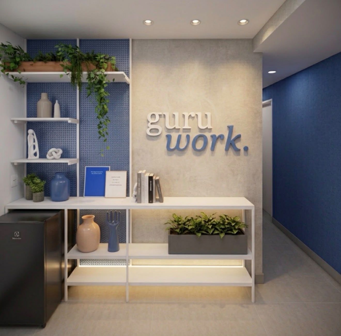 Recepção do GuruWork com o logo na parede